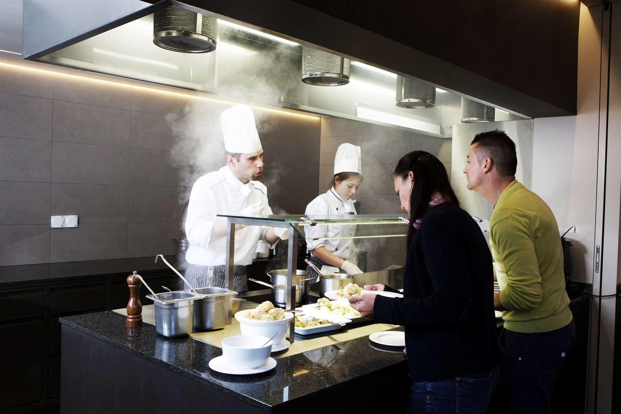 Hotel Schloss Huenigen 4*